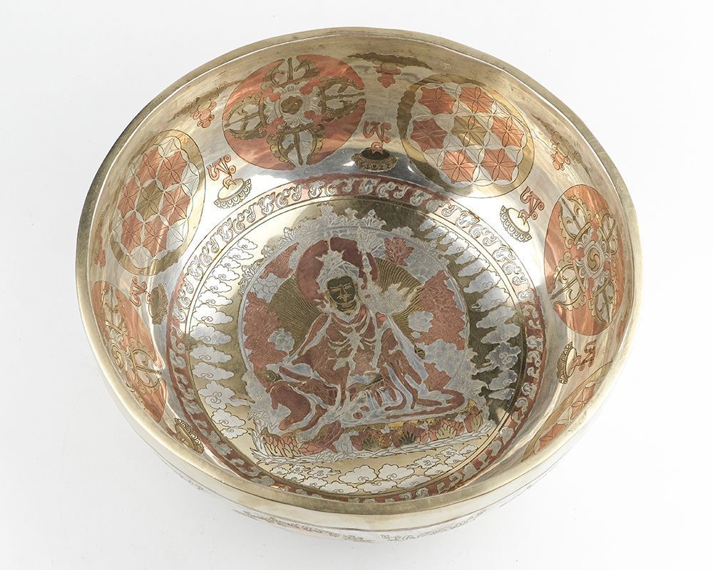 Тибетская чаша Падмасамбхава (26,7 см) поющая кованая