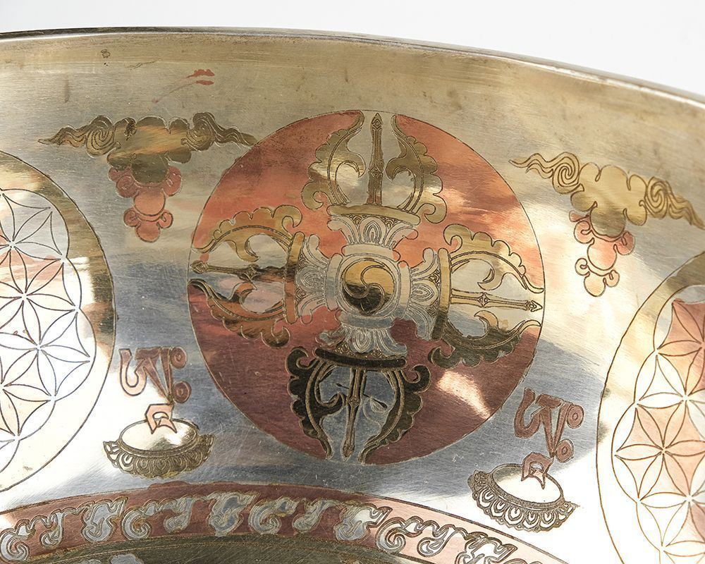Тибетская чаша Падмасамбхава (26,7 см) поющая кованая