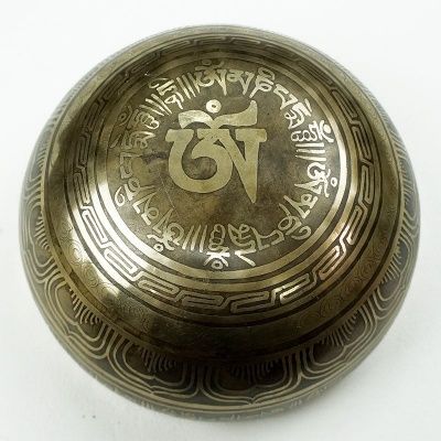 Поющая тибетская кованная чаша Ом (16 см)